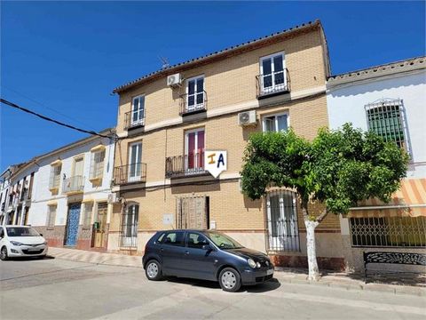 This large 494m2 built townhouse is situated in the heart of the pretty town of Encinas Reales, in the Cordoba province of Andalucia, Spain, close to all the amenities the town has to offer and with great access to the motorway for Malaga, Seville an...