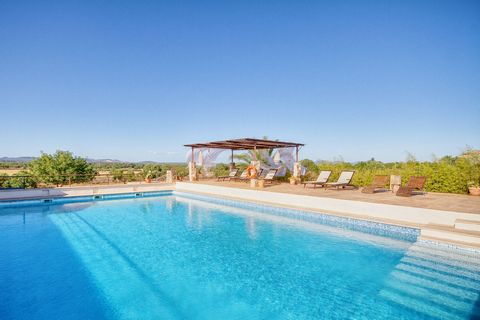 The finca is an old dairy farm from 1921, completely remodeled. It still maintains the old external structures, in keeping with the original spirit of the estate. It has 42.000 m2, and counts with a great number of olive trees. The land is surrounded...
