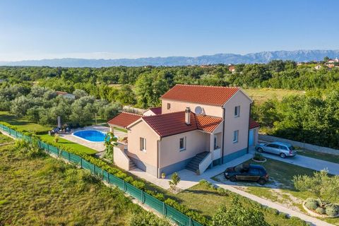 Featuring a private swimming pool with sun loungers next to it, this is a 3-bedroom holiday home in Policnik. It is a perfect accommodation for a stress-free vacation with a family or group of 6 persons. The peaceful village of Policnik and the surro...