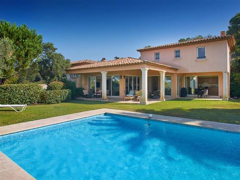 In Gassin, in the closed and secured domain of the private Golf Club of Gassin, this villa in a dominant position is for sale. It offers very beautiful wide open views of the surrounding landscape. The 185 sqm house has the benefits from one of the b...