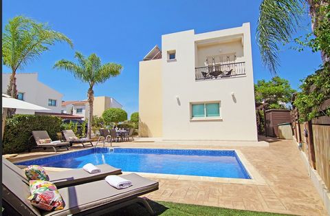 This gorgeous 3 bedroom villa is situated on a small complex located in Protaras, Pernera which consist of 9 villas in total. With a large and maintained pool area, private parking, a spacious living area with kitchen to satisfy all cooking lovers, t...