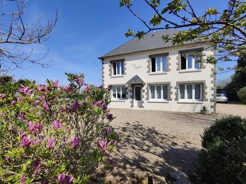 Antony Vesque Immobilier offers you this beautiful traditional house, close to the coast. The bright property, facing south, is composed of a large bright living room, an open kitchen, fitted and equipped, a living room equipped with a wood stove, an...