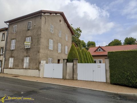 In the town of Noirétable, move to this house of beautiful size. The house is about 191m2 and has a kitchen area, a sleeping area with 5/6 bedrooms and a living area of 33m2. Appreciably, a 2nd house with a former medical office that can be transform...