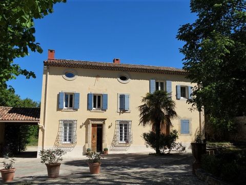 Enchanting 62 ha property on the gentle slopes of the Southern Luberon. This attractive property of 62 contiguous hectares is located at 30 mn from the centre of Aix-en-Provence, near to a charming village in the South Luberon. With a motorway exit j...