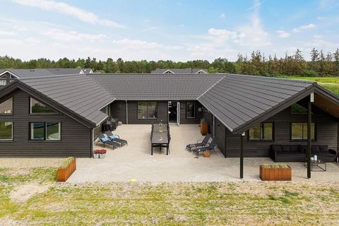 This well-appointed holiday cottage with swimming pool, whirlpool and sauna as well as various activities is located at Houstrup Strand. The pool area has a large swimming pool with water slide, counter-current system, large whirlpool and sauna for 4...