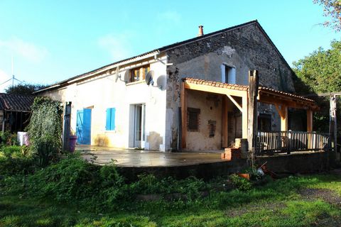 In a secluded spot only 6km from the lovely small town of L'Isle Jourdain, in a quiet cul-de-sac, is this spacious stone house with 1.5 hectares of mixed woodland and pasture, and a pool. The entrance hall leads to the large kitchen/diner (46m2), two...