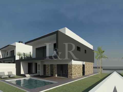 Brand new 4-bedroom villa for sale in Sobreda, situated in a quiet residential area close to the beaches of Costa da Caparica and 20 minutes from the centre of Lisbon. Under construction with a choice of finishes in Sobreda, the contemporary-style vi...