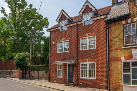 £925,000 - £950,000 Guide Price. Double fronted four bedroom residence. Elegant interiors spanning three floors. Contemporary kitchen/ utility room. Large dining room & sitting room. Opulent en suites & family bathroom. Idyllic courtyard garden & bal...