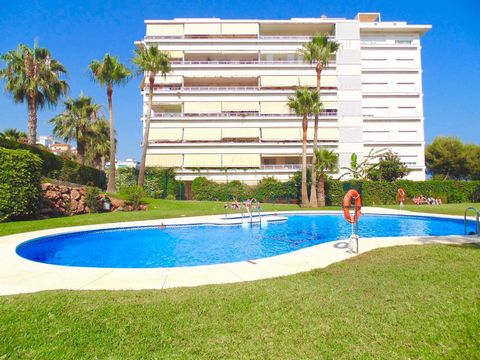 Located in Benalmadena. Fabulous penthouse apartment just a 5 minute walk from the town centre and a 15 minute stroll to the beach with the many chiringuitos (beach bar-restaurants serving fresh seafoods)! The property boasts superb views over the to...