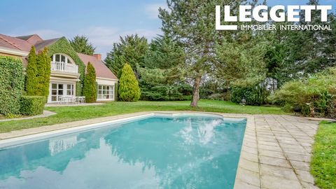 A24373MGL91 - A unique property for lovers of GOLF and NATURE. Just 30 minutes from Paris, in an exceptional setting in the heart of the Sénart forest, this magnificent property is located directly on the Etiolles golf course, in a gated, secure resi...