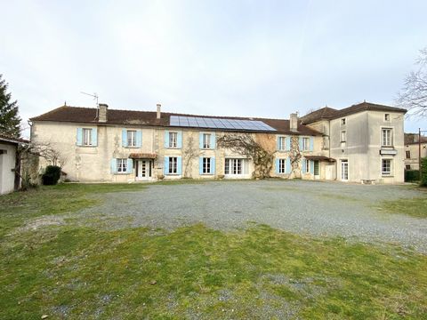 An impressive old stone building, located in the middle of an area of great tourist importance, in a village with all amenities. Surrounded by its 3200 m2 park with large swimming pool, this building impresses with its volume, its stature and above a...