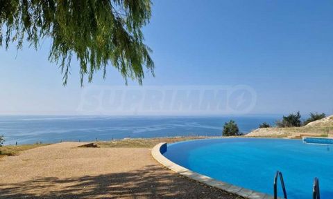 SUPRIMMO agency: ... We present for sale a furnished studio, in a seaside complex with a picturesque location, above the rocky coast and next to a small wild beach, 6 km from the town of Kavarna. The studio of 41 sq.m is located on the 4th, last floo...