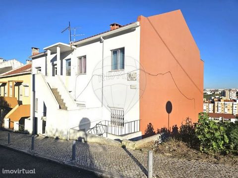 We present this excellent investment opportunity for a building with 8 T2 fractions. Located in the municipality of Amadora, parish of Encosta do Sol (Brandoa), close to all kinds of services and transport, including Metro Alfornelos 8 minutes walk. ...