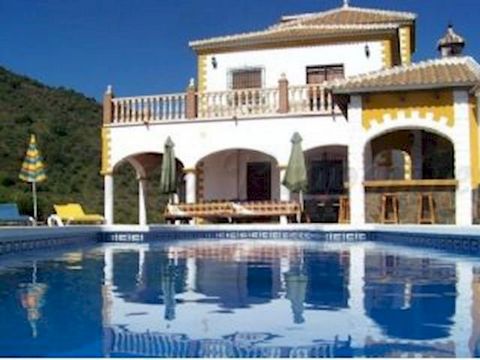 A truly stunning country property (sleeps 12) in a fabulous location in the inland of the Costa del Sol, Andalucía. It has got magnificent views down to the over the verdant countryside and up to the Sierras. Only 3 kilometres from the pretty village...