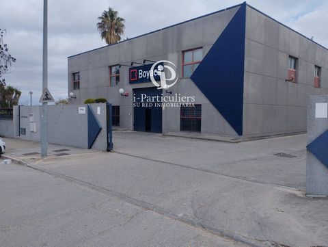 Industrial Warehouse for sale in Jerez De La Frontera, with 2,660 m2, 6 Washroom, with 10 Offices, Loading Dock, Cover and Disabled access. Features: - Lift - Air Conditioning - Alarm