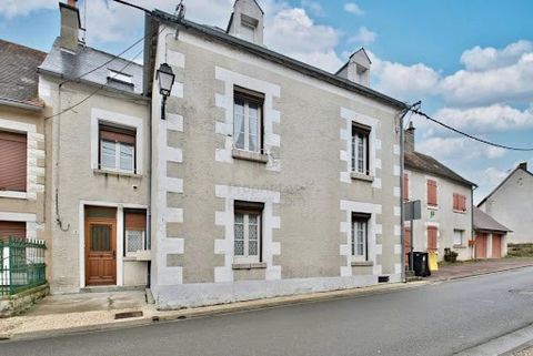 EXCLUSIVE*** 86260 -VICQ SUR GARTEMPE. Unique house from the 40s, a residence of character of about 140m² distributed over three levels, offering a total of 8 spacious rooms. Nestled in the heart of the town centre, this property steeped in history i...