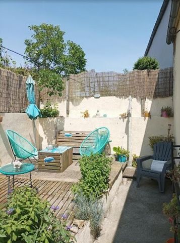 Town house with inner courtyard 2 bedrooms. Pellet stove heating. Mains drainage, double glazing, VMC. Budget: 76,000 euros agency fees included, to be paid by the seller. To visit and support you in your project, contact Philippe BALAC, on ... or by...