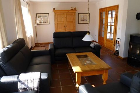 Our beautiful and comfortably furnished holiday home is just a few minutes' walk behind the Böhler lighthouse, not far from the wide Böhler bathing beach. The detached holiday home stands on a 925 sqm plot with a south-west terrace and large garden. ...