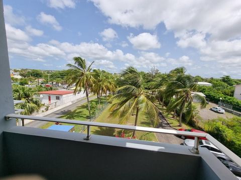 In a secure residence located in the village of Sainte-Anne and next to the beach, this apartment is on the 2nd floor and consists of 1 living room - 1 large mezzanine lit by velux - 1 terrace - 2 bedrooms - 1 bathroom - 1 separate toilet. Apartment ...