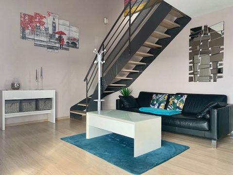 CHAMPAGNOLE : FAVORITE : Duplex apartment, beautiful STANDING, Type 3 with a surface of 104.52m2 carrez law located on the 3rd floor with elevator of a quiet condominium. All composed on the 1st level of a fitted kitchen open to a spacious and bright...