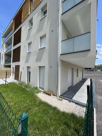 Discover your new luxury residence with contemporary architecture in Annemasse (delivered in 2021) T3 of 72.30 m2 on the ground floor with garden, individual gas heating with hydraulic floor heating. This one offering a large living room / kitchen of...