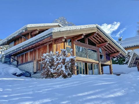 La Clusaz, individual chalet located on the edge of the ski slopes and close to the village center. Quiet and residential area. South-west facing for optimal daylight. Very impressive cathedral ceiling living space composed of a living room with fire...