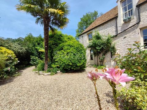 Ref 67710 PP: Beaune north sector. Located near Beaune, we invite you to discover this charming stone house, tastefully renovated, and 2 adjoining gîtes. All on enclosed grounds of 1650 m². On the ground floor: entrance via the large, bright fitted k...