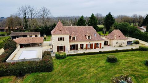 Experience all the charm of a traditional Périgordine house, minus the maintenance challenges of an older property. This charming house, along with its annex, is situated on a hillside, offering a picturesque view of a delightful garden and the surro...