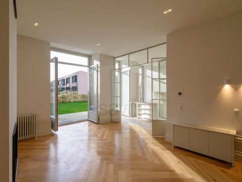 T3 Duplex with garden. 2 Fronts 218m2 + 80.52m2 garden + 7m2 balcony, 3 parking spaces. Apartment inserted in Palacete de Cedofeita, an undertaking with a rehabilitation project, by the Morais Soares Architectural Office, which foresees the construct...