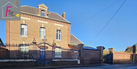 Beautiful bourgeois house set back from the street offering you an entrance with staircase and original cement tiles, a living room with parquet floor with fireplace equipped with a wood stove, the living room keeps its authenticity with its large cu...
