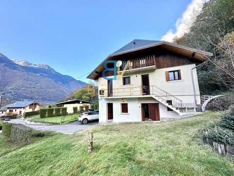 FOR SALE CHARMING SEMI-DETACHED HOUSE - (73) CHAVANNES-EN-MAURIENNE GARDEN - UNOBSTRUCTED VIEW POSSIBILITY OF CREATING 2 INDEPENDENT APARTMENTS - CONVERTIBLE ATTIC Virtual tour on request. Come and put down your suitcases in this charming house offer...