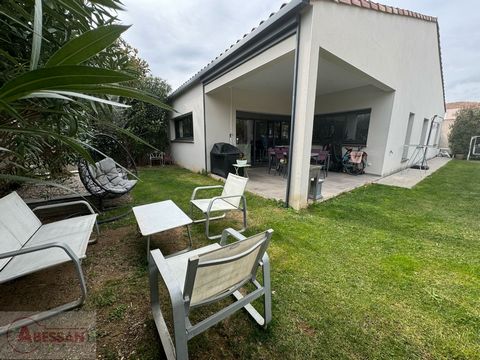 For sale in Teyran, near Montpellier (34) Herault: Favorite for this magnificent single-storey villa, built in 2017 (under ten-year guarantee) which will seduce you with its very bright 50 M2 living space with a fully equipped kitchen. equipped. Disc...