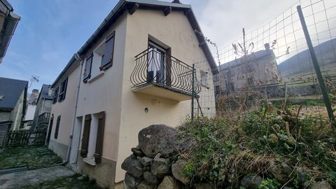 ONLY IN OUR AGENCY! Located in the charming village of BETPOUEY... Come and discover this residential house of approx. 95 m2 of living space. You will be seduced by the character and authenticity of this property! Work is to be done to restore it to ...