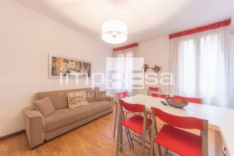 For Sale 3 bedroom 1 bathroom apartment in Venice a stone's throw from Piazza San Marco. Very bright apartment on the first floor with septic tanks, South Facing and Recently Renovated consisting of: Eat-in kitchen, 3 double bedrooms, 1 bathroom with...