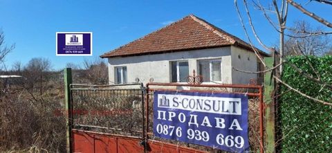 STERRA CONSULT verkoopt een EXCLUSIEF huis in de stad Smolyan. Kozloduy on ul. Viooltje 16 met vervangen ramen, gerepareerd dak en gedeeltelijke reparatie van de kamers. De woning bestaat uit 2 slaapkamers, een grote woonkamer, een interne badkamer, ...