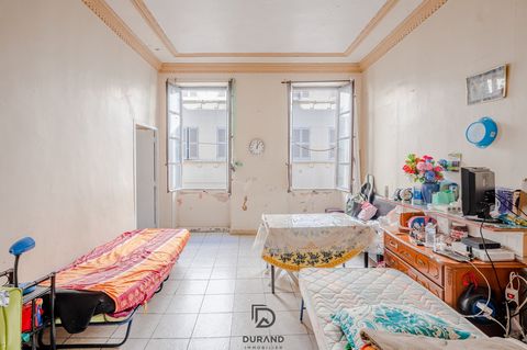 IDEAL INVESTOR. Come and discover this apartment with an area of 74M2 divided into 2. Sold rented, it is located on the second floor of a healthy condominium that has recently been the subject of a refreshment of the common areas. The two apartments ...