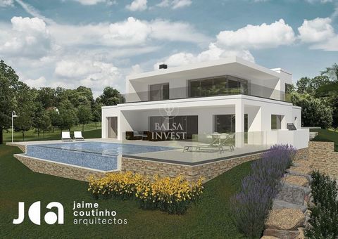 PLOTS OF LAND located near Alcantarilha, in a residential, but also tourist area, 10 km away from Armação de Pêra beach (15 minutes), with views essentially south to the orange groves and fairways of Amendoeiras Golf Course and the sea in the back. T...