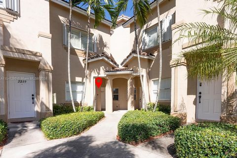 Lovely 3 bedroom home available in Keys Gate! This unit has it all, and features a spacious layout with gorgeous laminate floors. Upgraded stair rails and lots of artistic touches throughout! Fenced yard is a plus! Association includes cable, alarm, ...