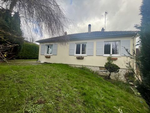 NORMANDY IMMOBILIER VILLERS SUR MER****, on the heights, in a quiet area, 5-room single-storey pavilion completely renovated in 2023 built on a plot of 600m2. Warm and functional, this house allowing living on one level comprises: entrance, living ro...
