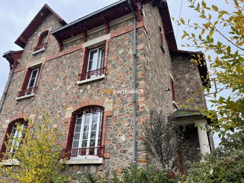 This house was built by a Parisian businessman in the 20's, which became the Villa de Saint Remy - it was then the residence of the director of the Forges, now in the hands of a private individual. With four bedrooms, one of which is on the ground fl...