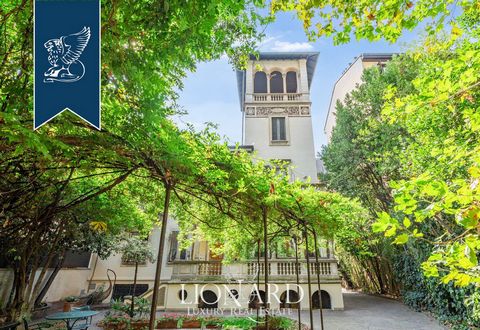 Luxurious Milanese residence for sale inside a characteristic villa of the early twentieth century with large private garden a stone's throw from Piazza De Angeli, via Marghera and Piazza Wagner. On sale an entire wing, completely independent an...