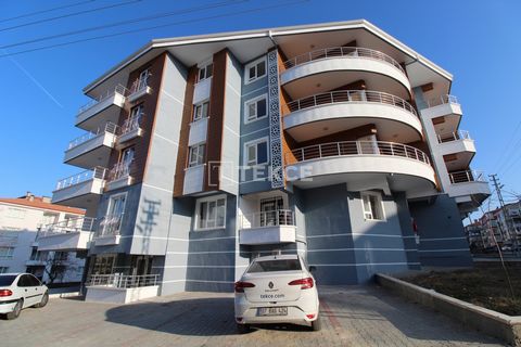 Квартиры по доступным ценам в Анкаре, Алтындаг. Готовые к заселению новые квартиры в Анкаре в районе Карапюрчек округа Алтындаг привлекают внимание своей доступной ценой. Квартиры с большими балконами имеют просторную планировку. ESB-00166 Features: ...