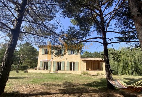 At the gates of the Domaine Saint Pierre in Tourtour, near Ampus, a recent Aix-style bastide on an enclosed garden with a swimming pool of more than 2000m2 and a large adjoining garage. On the ground floor a large living room of 55 m2 with wood stove...