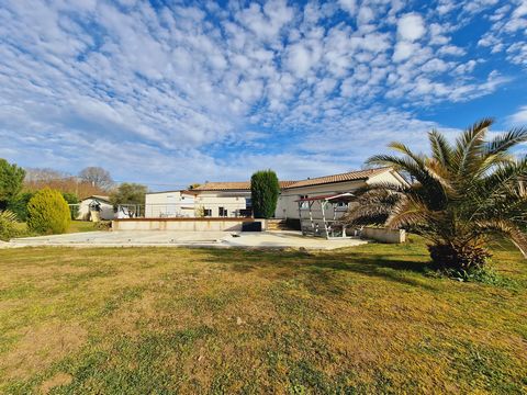 EXCLUSIVE TO BEAUX VILLAGES! Located just a 5 minute drive from the popular town of Eymet, this contemporary villa was built in 2011. It is situated in a countryside location with a few neighbours around and is set in a private fenced garden of aroun...