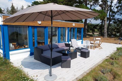 A 180° panoramic view of the sea in front of the house. The 6500 square meter property with trees is almost an island itself. The Pointe du Glugeau is about 5 km from Le Faou and faces Landevennec Abbey on the Crozon Peninsula. The undisturbed, seclu...