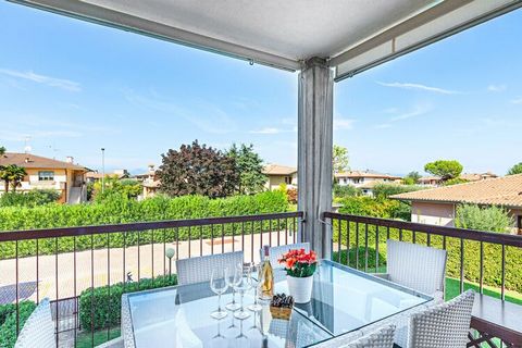 Our modernly furnished holiday apartment awaits you in Lugana di Sirmione, in a quiet residential complex with just a few units and enchants with a view of the Lugana wineries and the pool. Enjoy your breakfast or a good glass of wine on our lovingly...