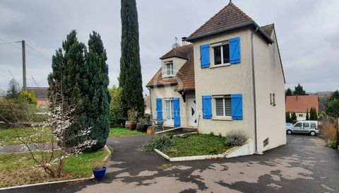A Joigny en Bourgogne, tout proche du centre ville et de ses commodités, dans un secteur calme et résidentiel, à seulement 1h20 de Paris par la route ou le train, laissez-vous séduire par cette belle maison entièrement équipée, contruite en 2004 sur ...
