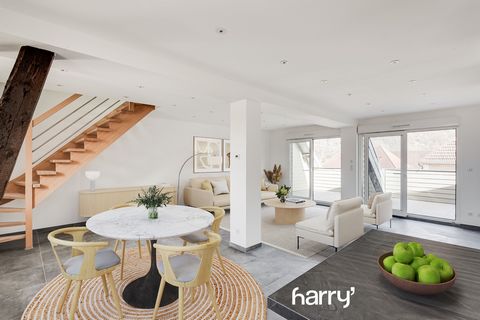 Sur la commune de Chalezeule, l'agence Harry vous propose un appartement de 165m2 au sol (128m2 surface carrez) avec une grande terrasse tropezienne, entiérement rénové, l'appartement est situé dans un ancien corps de ferme. Au second étage du batime...
