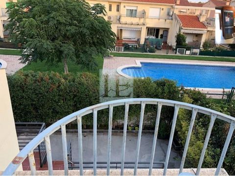 Total surface area 105 m², townhouse usable floor area 90 m², double bedrooms: 3, double bedrooms are ensuite: 1, 2 bathrooms, age ebetween 10 and 20 years, built-in wardrobes, paving, kitchen, dining room, state of repair: in good condition, garage,...