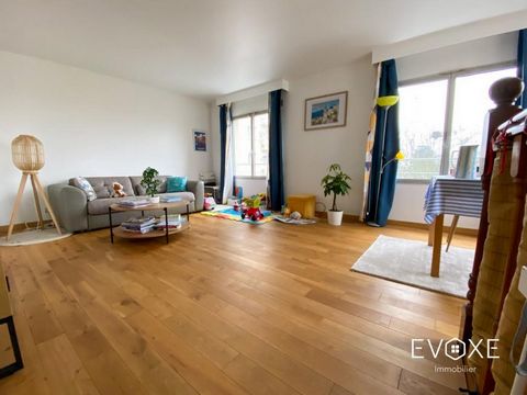 EXCLUSIVE: In a residence from the 80s with elevator, we are pleased to present this 4-room Duplex apartment of 77 m² with unobstructed views located in the city center of Eaubonne. It consists of an entrance hall, a large living room of 25 m² with t...
